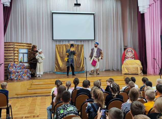 Группа «Калейдоскоп» выступила в школе № 64